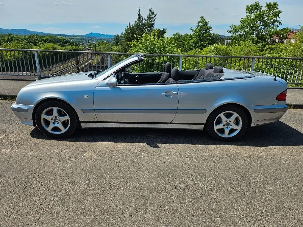 Gebraucht Mercedes CLK200 136 PS (100 kW) 1998 Silber Cabrio