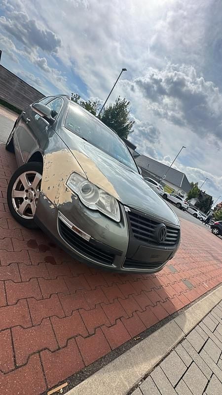 Grau Gebraucht 2006 VW Passat Kombi | 2.000 € (Fairer Preis) - Bild 1/4