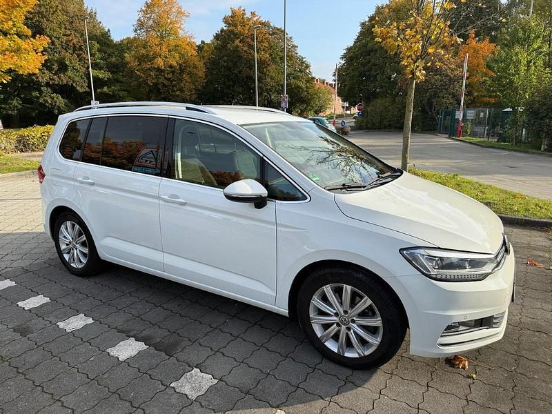 Gebraucht VW Touran Highline 179 PS (131 kW) 2017 Weiß Van / Kleinbus