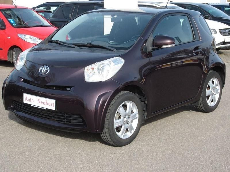 Gebraucht Toyota iQ 68 PS (50 kW) 2009 Deep amethyst (metallic) Kleinwagen