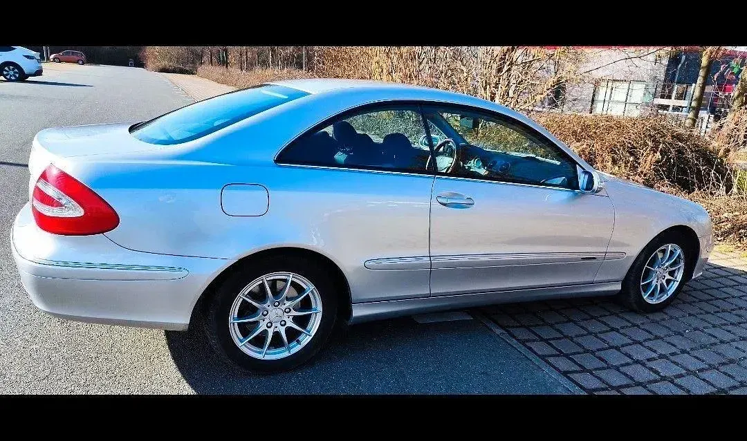 Gebraucht Mercedes CLK240 170 PS (125 kW) 2003 Silber Coupé