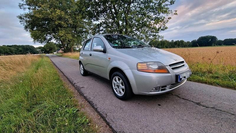 Silber Gebraucht 2003 Chevrolet Kalos Kleinwagen | 1.850 € (Fairer Preis) - Bild 1/4