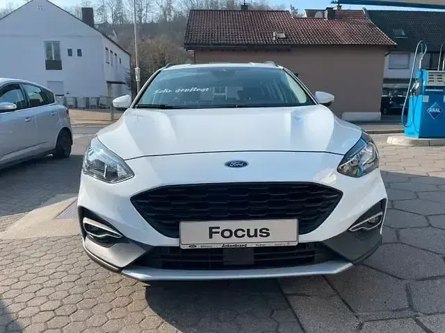 Gebraucht Ford Focus Active 120 PS (88 kW) 2019 Weiß Limousine