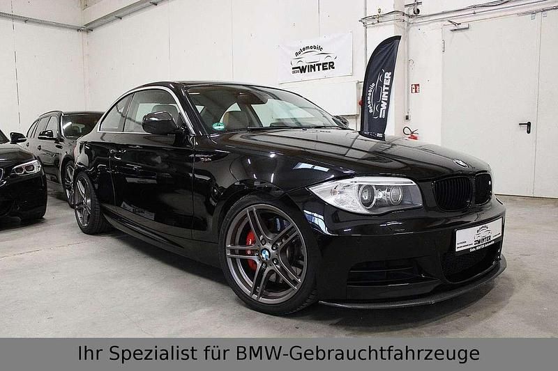 Saphirschwarz Gebraucht 2011 BMW 135 Coupé M Performance Coupé | 19.499 € (Superpreis) - Bild 1/4