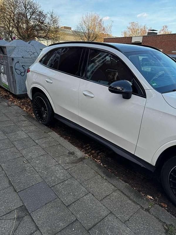 Gebraucht Mercedes GLC300e AMG line Plus 211 PS (155 kW) 2023 SUV