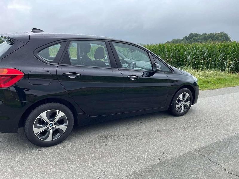 Schwarz Gebraucht 2018 BMW 218 Active Tourer Advantage Van / Kleinbus | 15.990 € (Etwas zu teuer) - Bild 1/4