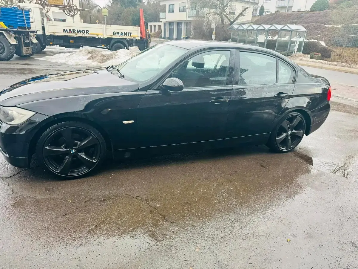Gebraucht BMW 320 150 PS (110 kW) 2007 Schwarz Limousine