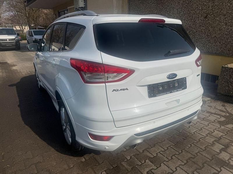 Gebraucht Ford Kuga Individual 150 PS (110 kW) 2015 Weiß SUV