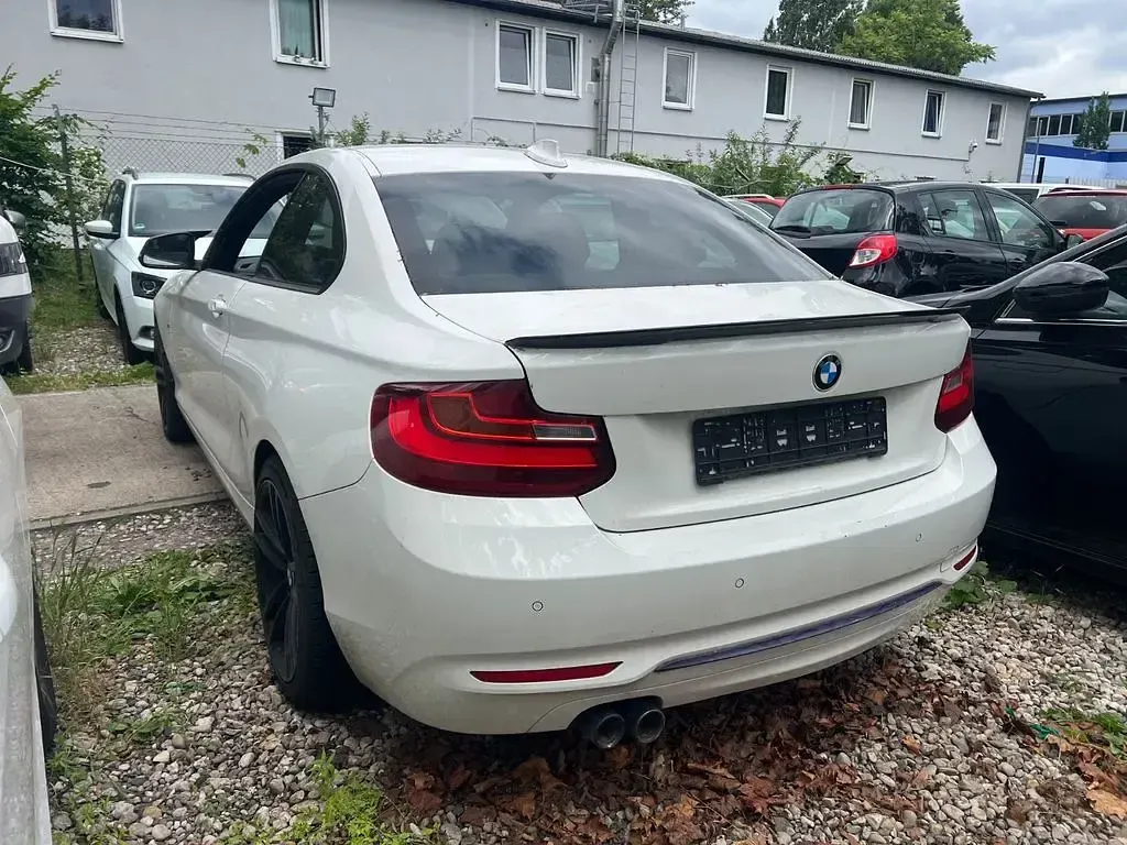 Gebraucht BMW 220 Sport Line 190 PS (139 kW) 2015 Weiß Coupé