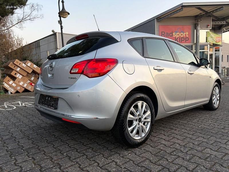 Gebraucht Opel Astra Selection 120 PS (88 kW) 2015 Silber Limousine