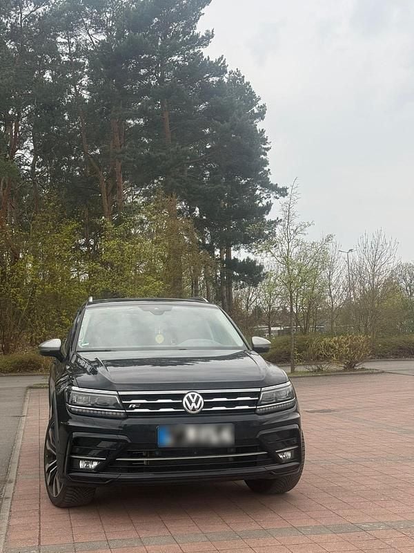 Gebraucht VW Tiguan Allspace R-line 150 PS (110 kW) 2021 Schwarz SUV