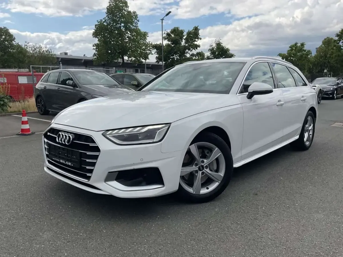 Gebraucht Audi A4 Advanced 204 PS (150 kW) 2022 Weiß Kombi