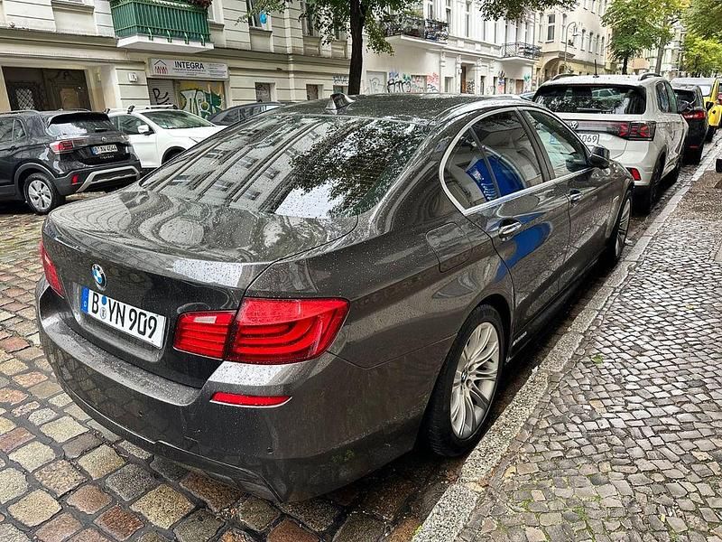 Second-hand BMW 525 218 CP (160 kW) 2013 Maro Berlinǎ