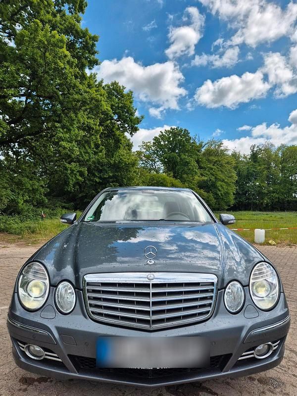Grau Gebraucht 2008 Mercedes E350 Elegance Limousine | 10.000 € (Fairer Preis) - Bild 1/4