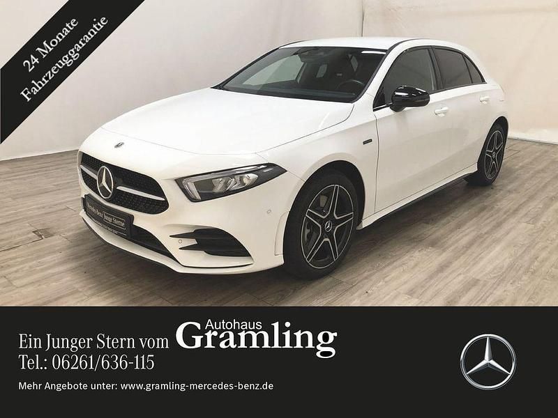 Weiß Gebraucht 2021 Mercedes A250 AMG Limousine | 26.779 € (Guter Preis) - Bild 1/4