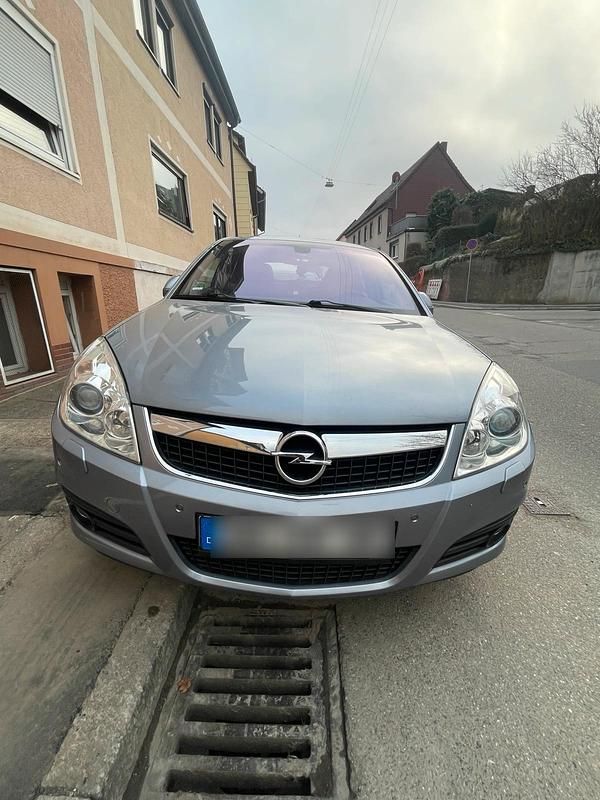 Grau Gebraucht 2005 Opel Vectra Limousine | 4.000 € (Teuer) - Bild 1/4