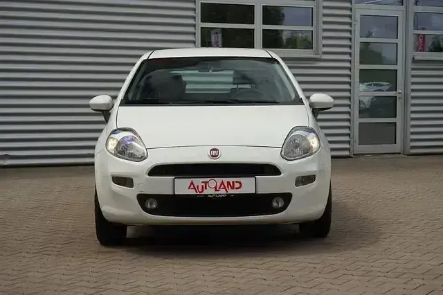 Gebraucht Fiat Punto Young 69 PS (50 kW) 2016 Colore esterno (metallic) Kleinwagen