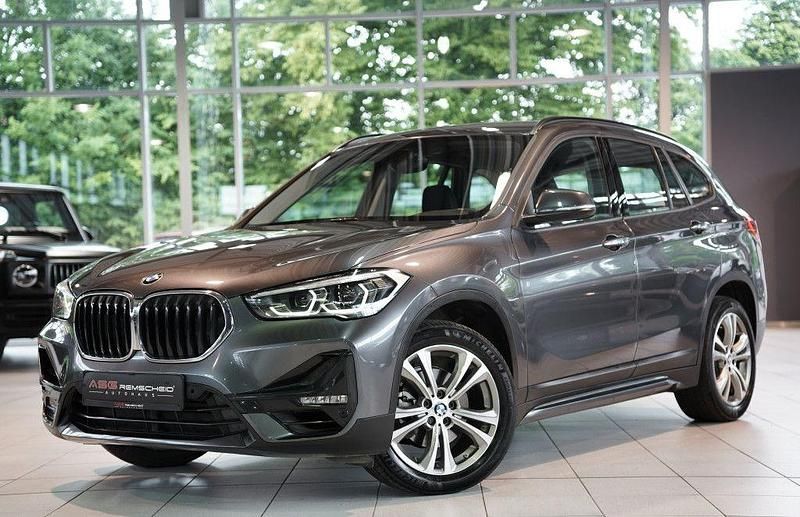 Grau Gebraucht 2019 BMW X1 Sport Line SUV | 22.900 € (Etwas zu teuer) - Bild 1/3