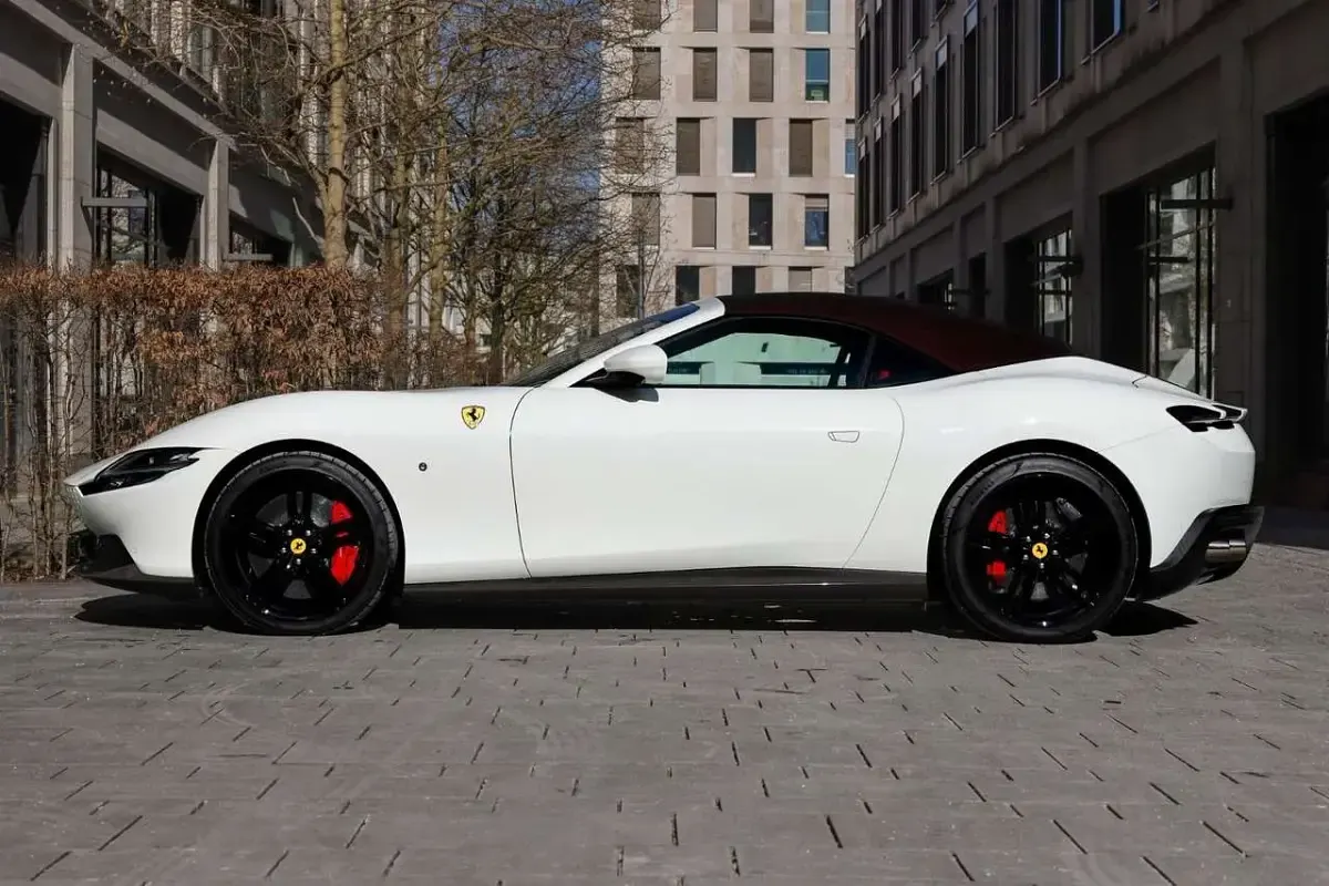 Neu Ferrari Roma 620 PS (456 kW) 2025 Bianco avus Coupé