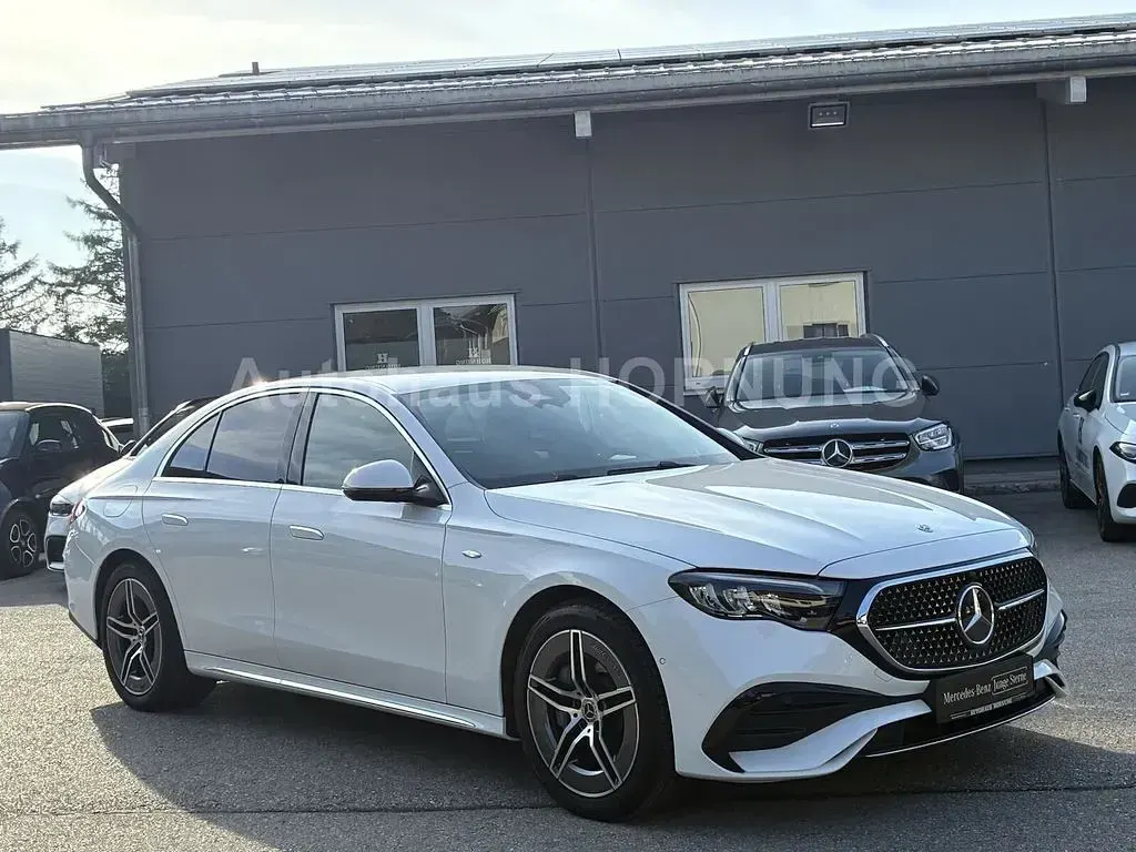 Gebraucht Mercedes E300 AMG 313 PS (230 kW) 2025 Weiß Limousine
