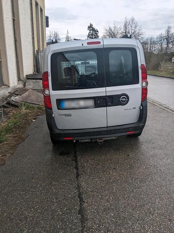 Second-hand Opel Combo 122 CP (89 kW) 2015 Argintiu Monovolum