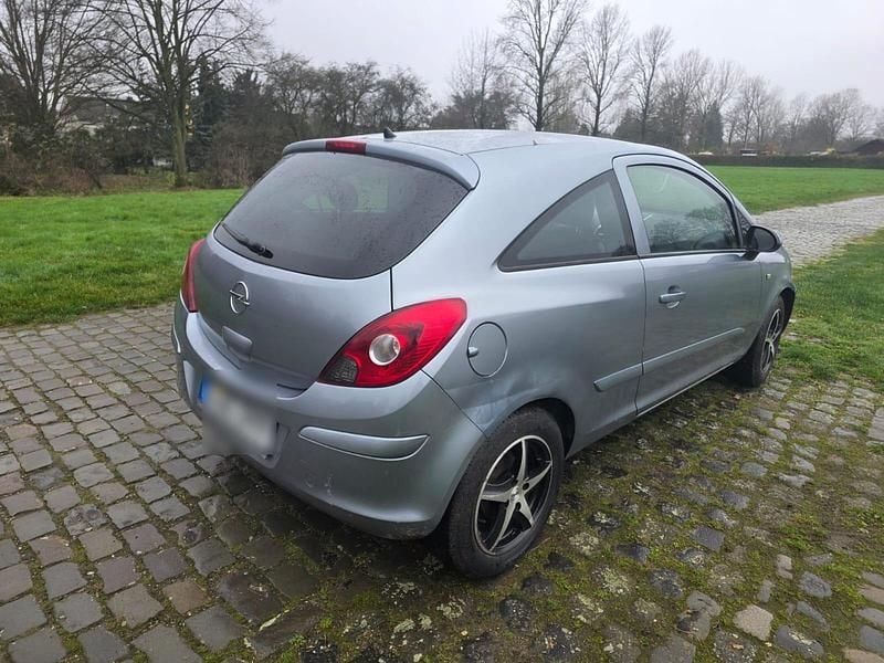 Grau Gebraucht 2006 Opel Corsa Kleinwagen | 1.950 € (Guter Preis) - Bild 1/4