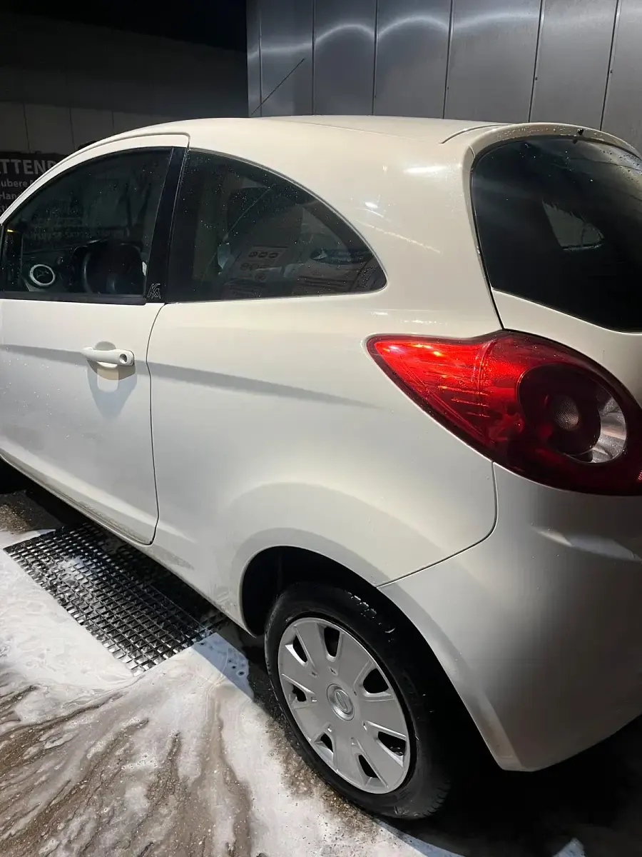Używany Ford Ka 69 KM (50 kW) 2010 Biały Hatchback