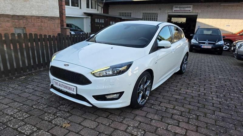 Gebraucht Ford Focus ST-Line 182 PS (133 kW) 2018 Frostweiß Kleinwagen