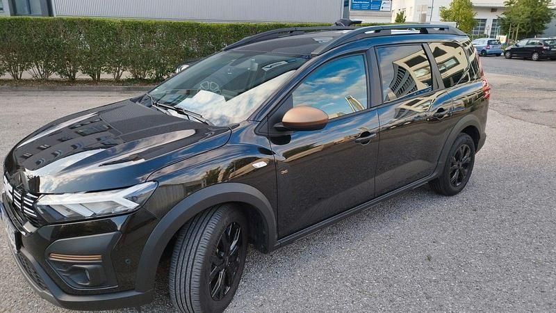 Schwarz Gebraucht 2023 Dacia Jogger Extreme Kombi | 18.500 € (Fairer Preis) - Bild 1/4