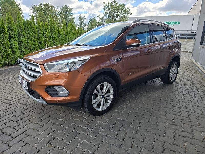 Gebraucht Ford Kuga Titanium 175 PS (128 kW) 2018 Braun SUV