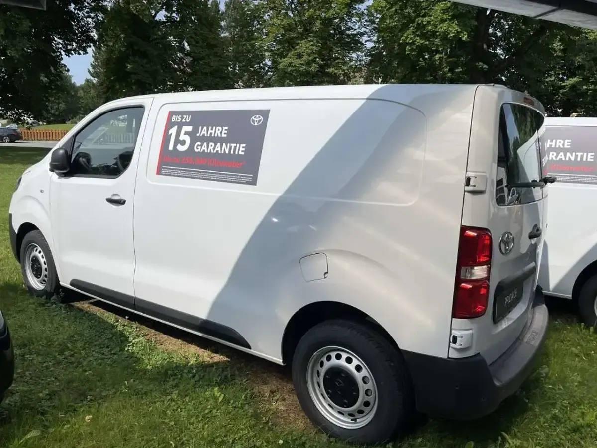 Gebraucht Toyota Proace 144 PS (105 kW) 2024 Ice white Van / Kleinbus