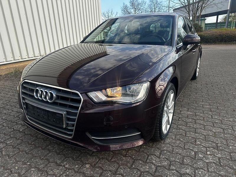 Gebraucht Audi A3 Ambiente 122 PS (89 kW) 2013 Violett Limousine