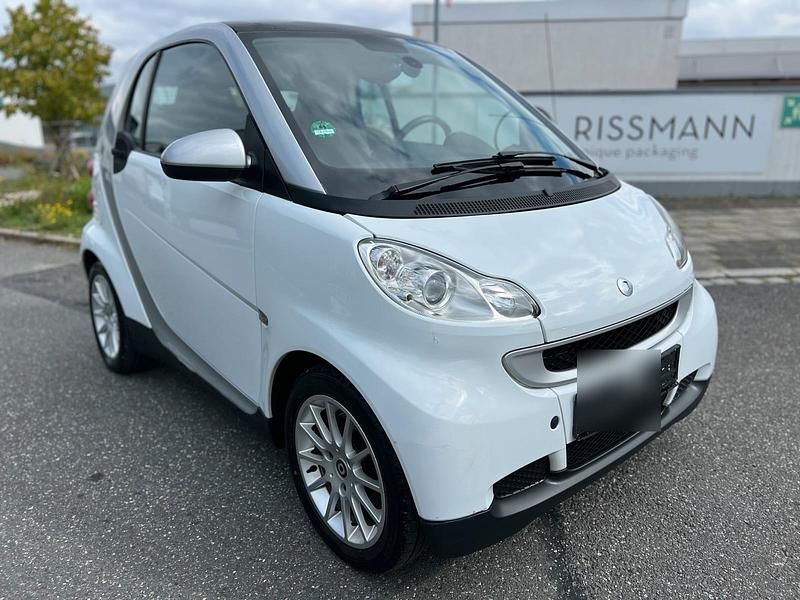 Weiß Gebraucht 2011 Smart ForTwo Coupé Kleinwagen | 3.499 € (Fairer Preis) - Bild 1/4