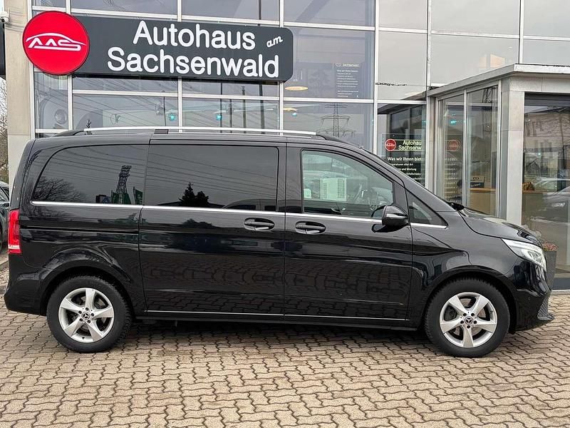 Gebraucht Mercedes V250 Avantgarde Edition 190 PS (139 kW) 2021 Obsidianschwarz metallic Van / Kleinbus