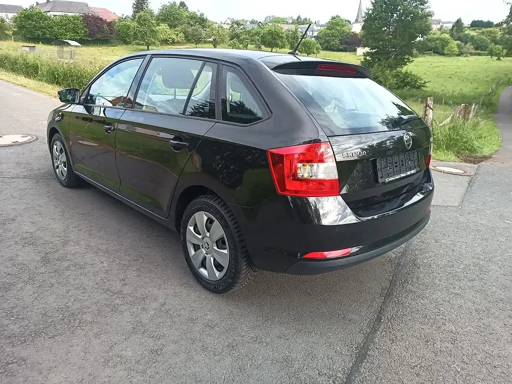 Gebraucht Skoda Rapid Active 90 PS (66 kW) 2017 Schwarz Kleinwagen