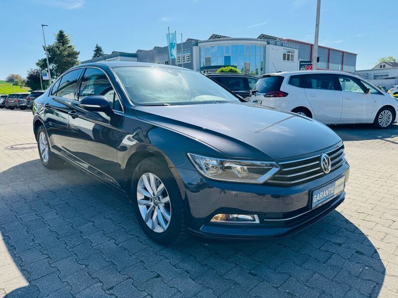 Grau Gebraucht 2019 VW Passat Comfortline Limousine | 19.970 € (Superpreis) - Bild 1/4