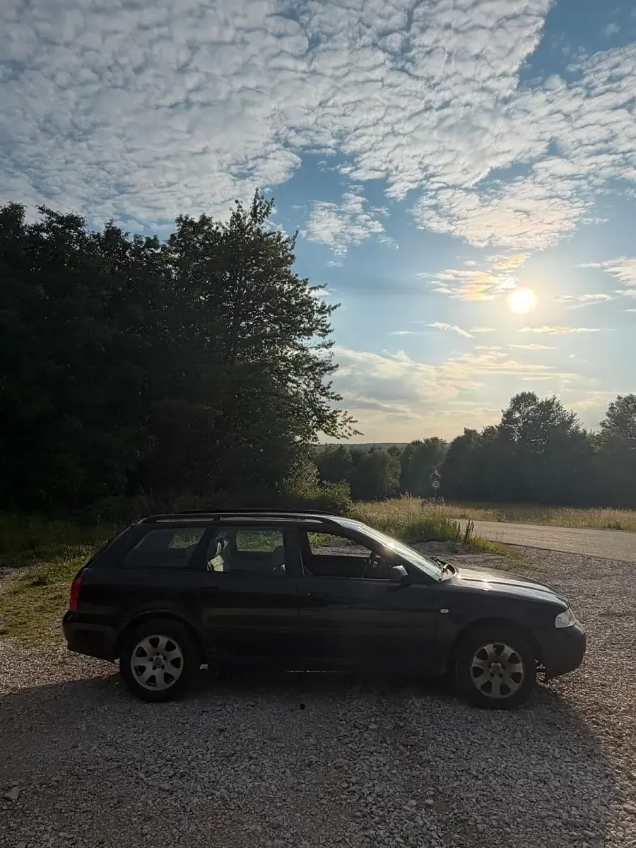 Gebraucht Audi A4 116 PS (85 kW) 1999 Schwarz Kombi
