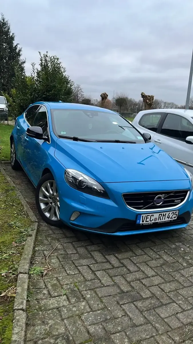 Gebraucht Volvo V40 R-Design 177 PS (130 kW) 2013 Blau Limousine