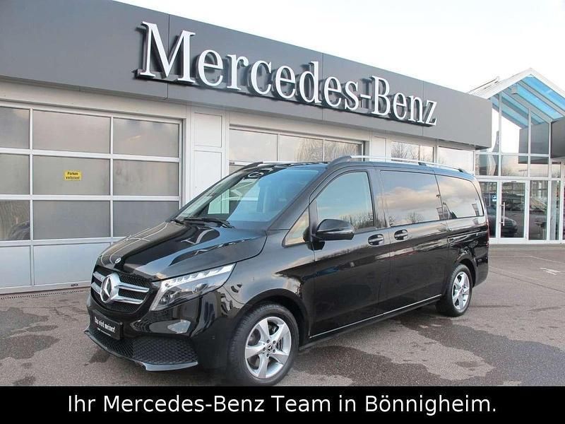 Schwarz Gebraucht 2023 Mercedes V250 Sport Van / Kleinbus | 58.500 € (Etwas zu teuer) - Bild 1/4