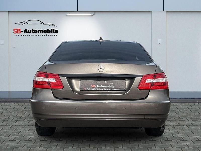 Gebraucht Mercedes E200 136 PS (100 kW) 2011 Grau Limousine