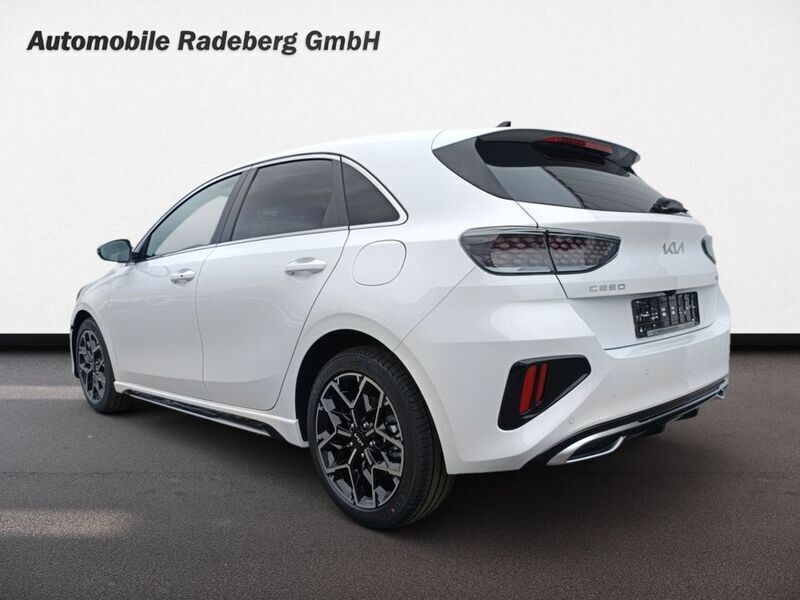 Neu Kia Ceed 140 PS (102 kW) 2025 Weiß Kleinwagen