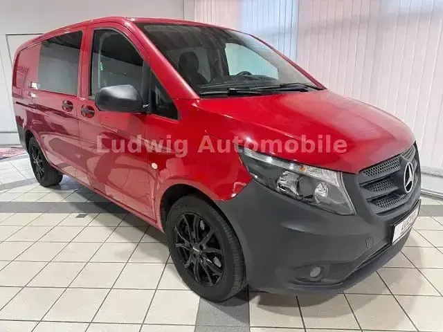 Gebraucht Mercedes Vito 190 PS (139 kW) 2017 Rot Van