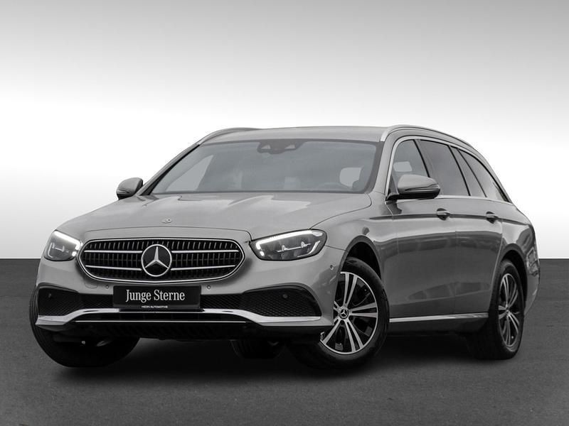 Silber Gebraucht 2022 Mercedes E220 Avantgarde Limousine | 34.400 € (Superpreis) - Bild 1/4