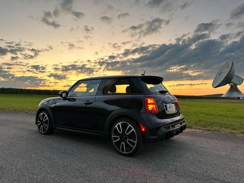 Schwarz Gebraucht 2022 Mini Cooper SE Kleinwagen | 22.500 € - Bild 1/4