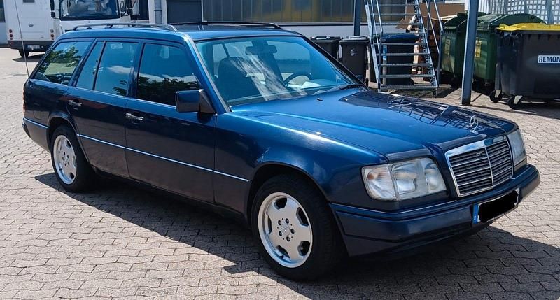 Blau Gebraucht 1994 Mercedes 200 Kombi | 6.900 € - Bild 1/4