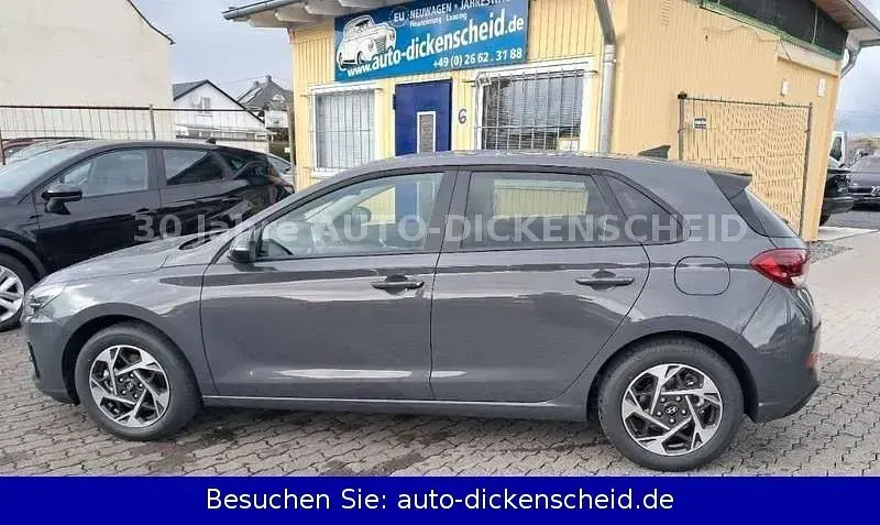 Neu Hyundai i30 150 PS (110 kW) 2026 Grau Limousine