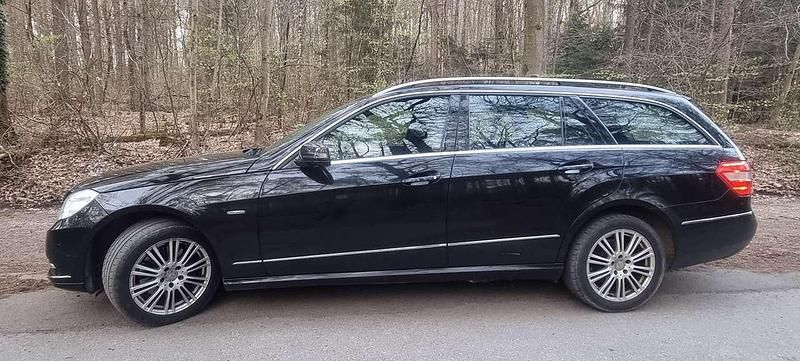 Second-hand Mercedes E250 204 CP (150 kW) 2012 Negru Break