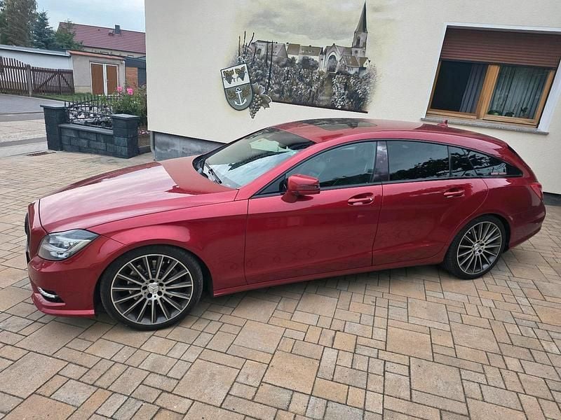 Gebraucht Mercedes CLS350 Shooting Brake 258 PS (189 kW) 2014 Rot Kombi