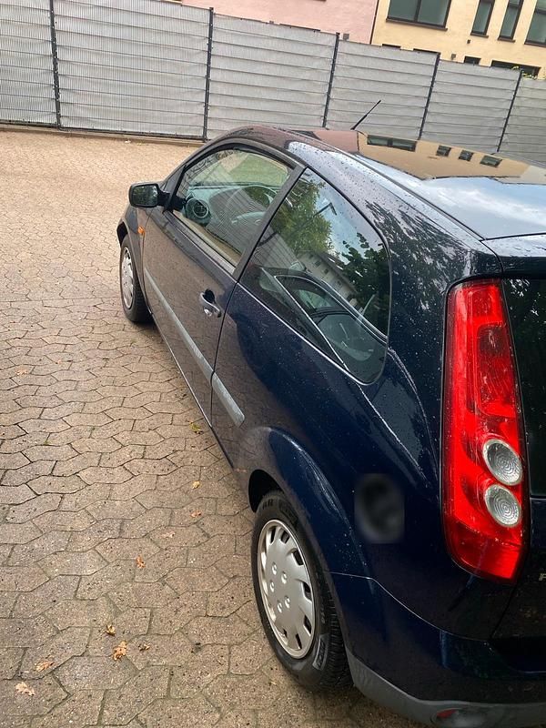 Gebraucht Ford Fiesta 60 PS (44 kW) 2006 Blau Kleinwagen