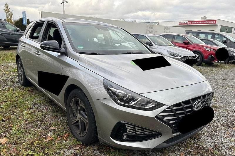 Gebraucht Hyundai i30 Edition 30 120 PS (88 kW) 2022 Shimmering silver / met Limousine